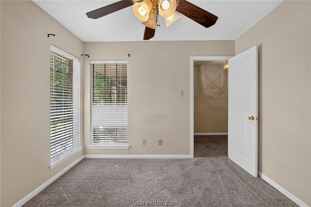 2822 Oakside Drive, Bryan, TX 77802