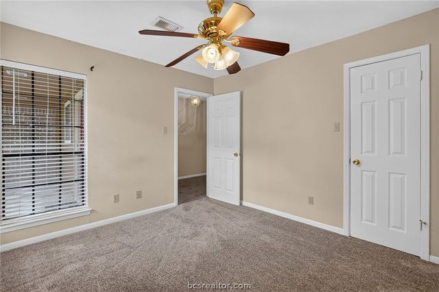 2822 Oakside Drive, Bryan, TX 77802