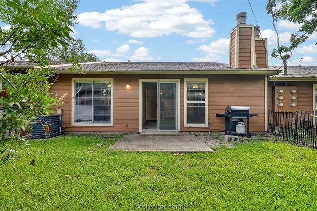 2822 Oakside Drive, Bryan, TX 77802