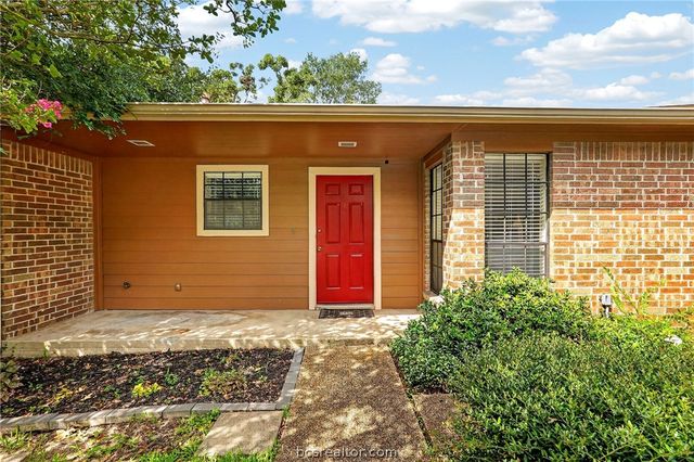 2822 Oakside Drive, Bryan, TX 77802