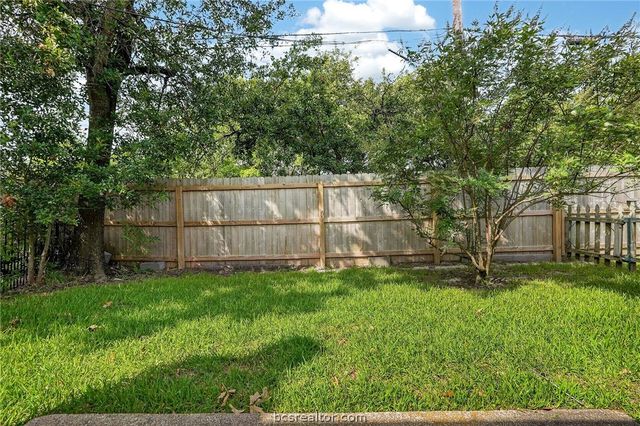 2822 Oakside Drive, Bryan, TX 77802