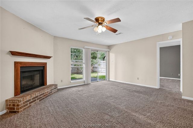 2822 Oakside Drive, Bryan, TX 77802