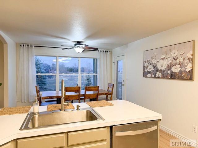 634 N 3200 E, Menan, ID 83434