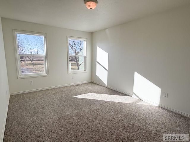 634 N 3200 E, Menan, ID 83434