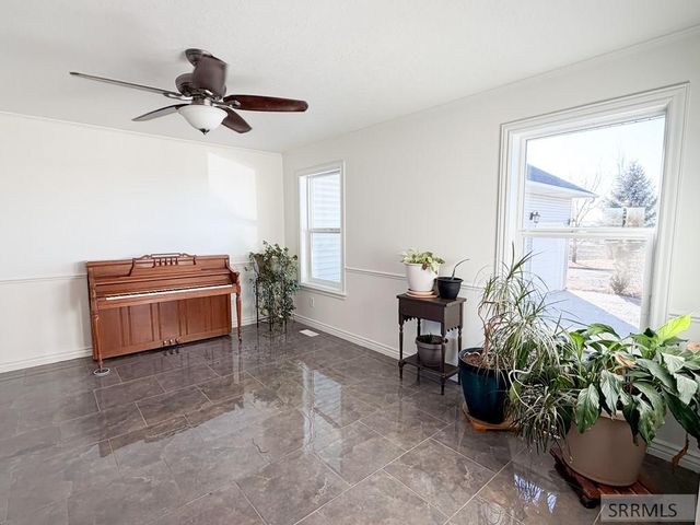 634 N 3200 E, Menan, ID 83434