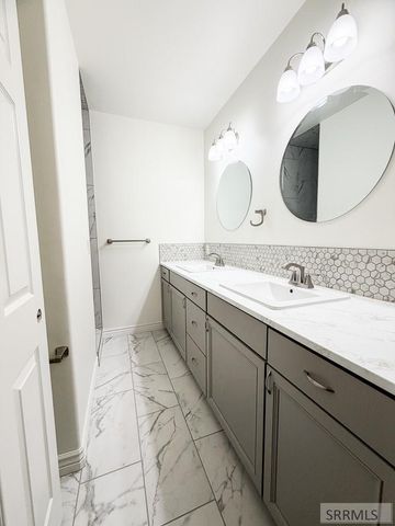 634 N 3200 E, Menan, ID 83434