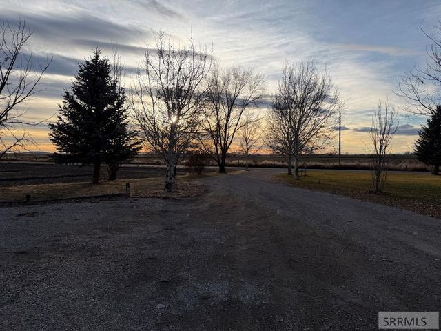 634 N 3200 E, Menan, ID 83434