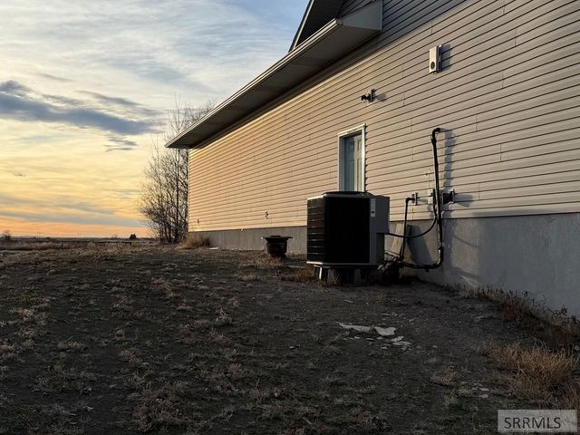 634 N 3200 E, Menan, ID 83434