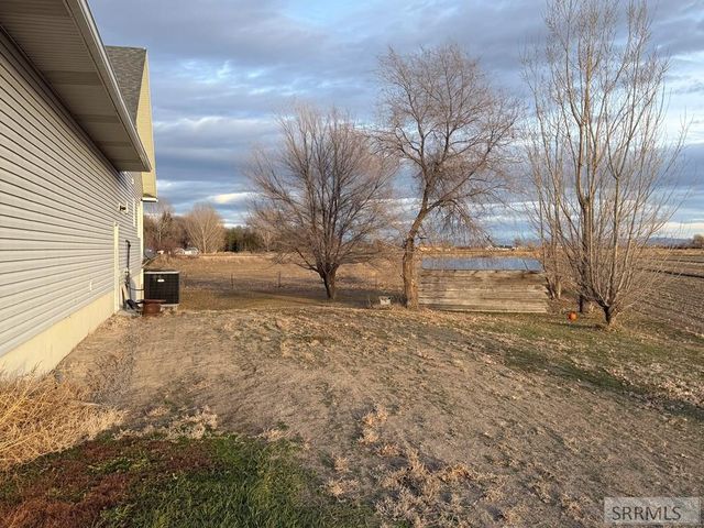 634 N 3200 E, Menan, ID 83434