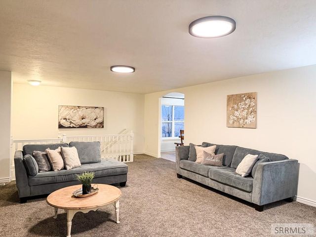 634 N 3200 E, Menan, ID 83434