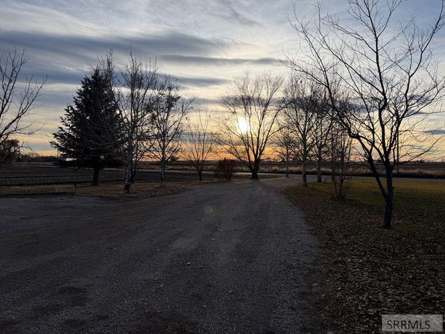 634 N 3200 E, Menan, ID 83434