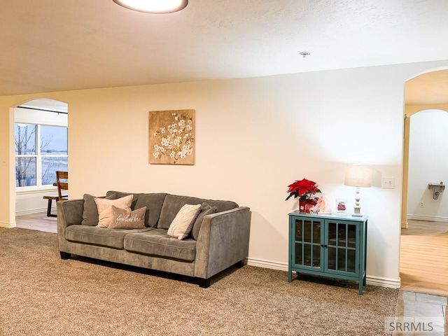 634 N 3200 E, Menan, ID 83434