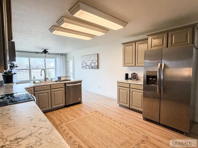 634 N 3200 E, Menan, ID 83434