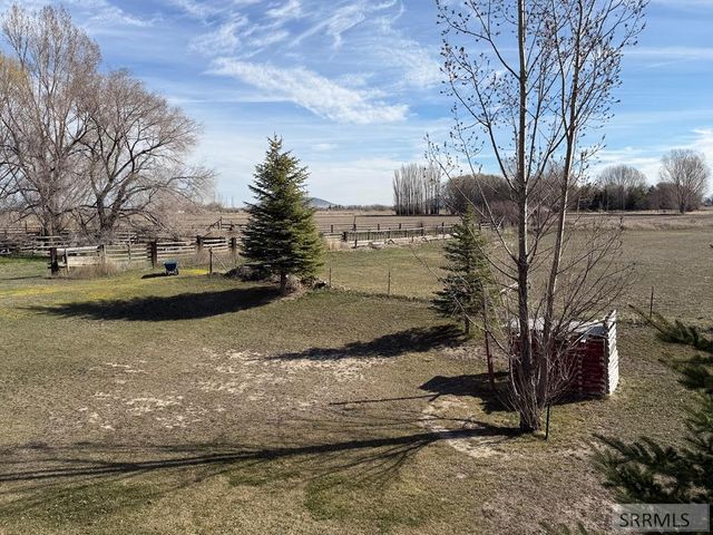 634 N 3200 E, Menan, ID 83434