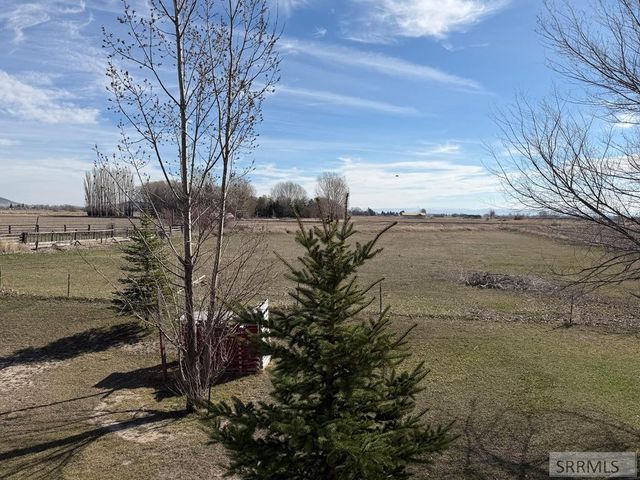 634 N 3200 E, Menan, ID 83434