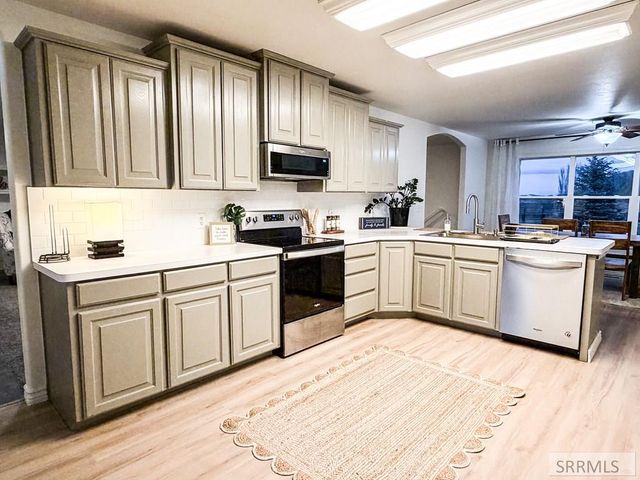 634 N 3200 E, Menan, ID 83434