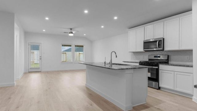 1335 Isola Bella Drive, Richmond, TX 77406