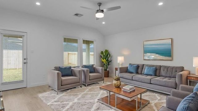 1335 Isola Bella Drive, Richmond, TX 77406