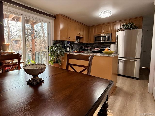 606 Parr Meadow Drive 6F, Newburgh, NY 12550