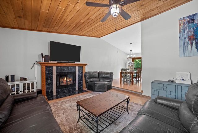 11811 W Woodland CIRCLE, Hales Corners, WI 53130