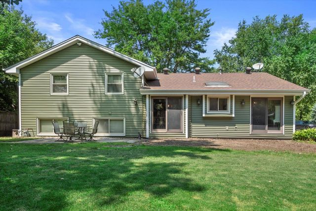 11811 W Woodland CIRCLE, Hales Corners, WI 53130