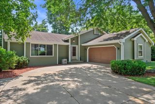 11811 W Woodland CIRCLE, Hales Corners, WI 53130