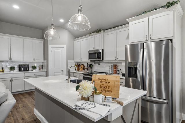 108 Maverick Lane, Pilot Point, TX 76258
