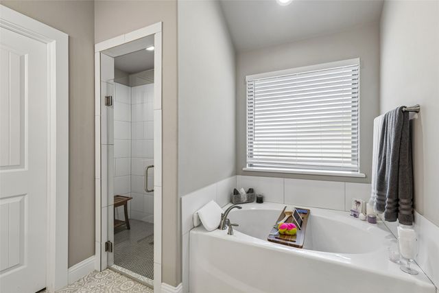 108 Maverick Lane, Pilot Point, TX 76258