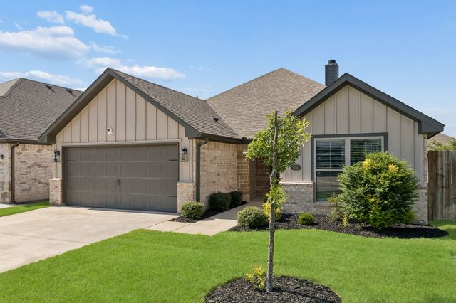 108 Maverick Lane, Pilot Point, TX 76258