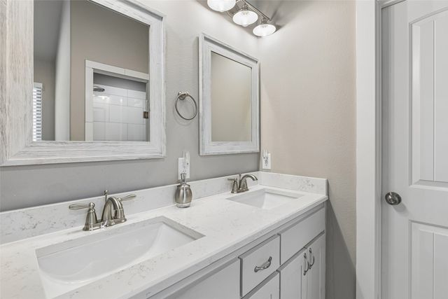108 Maverick Lane, Pilot Point, TX 76258