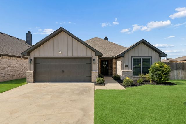 108 Maverick Lane, Pilot Point, TX 76258