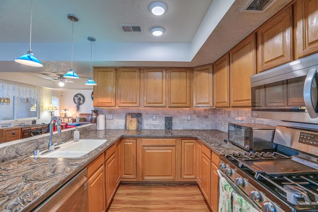 6841 Augusta Hills Drive NE, Rio Rancho, NM 87144