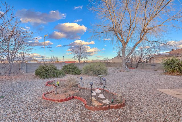 6841 Augusta Hills Drive NE, Rio Rancho, NM 87144