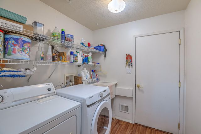 6841 Augusta Hills Drive NE, Rio Rancho, NM 87144