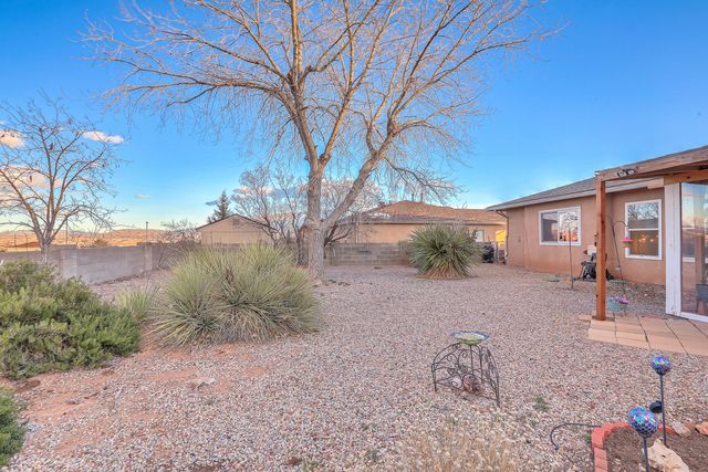 6841 Augusta Hills Drive NE, Rio Rancho, NM 87144