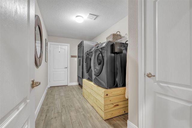 1541 N Blue Bonnet Lane, Angleton, TX 77515