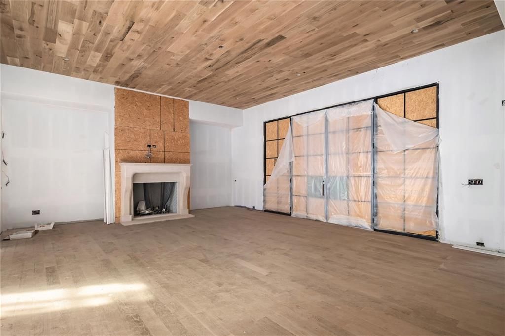 Image 10 of property listing at 15275 Birmingham Highway, Milton, GA 30004