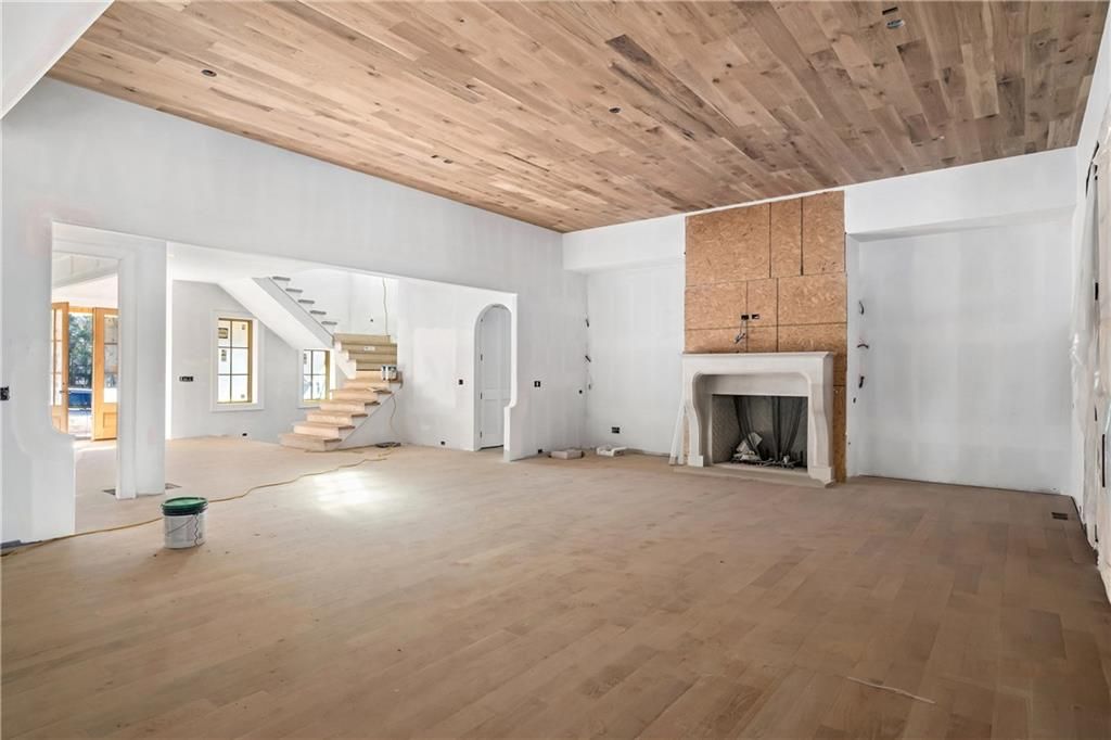 Image 9 of property listing at 15275 Birmingham Highway, Milton, GA 30004