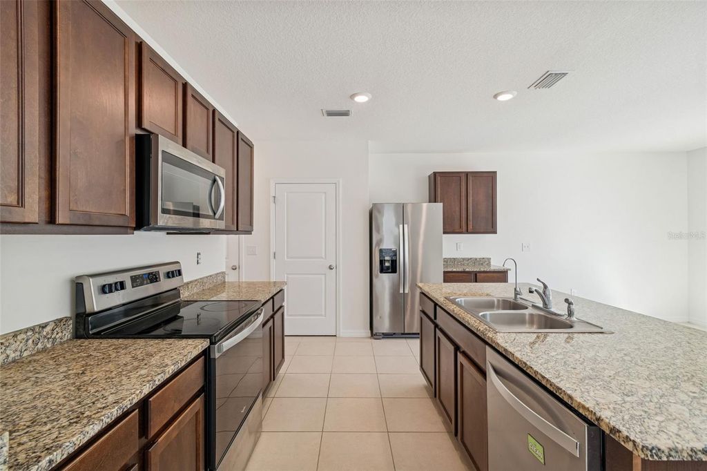 Image 18 of property listing at 3072 SUNCOAST PLAINS DRIVE, Odessa, FL 33556