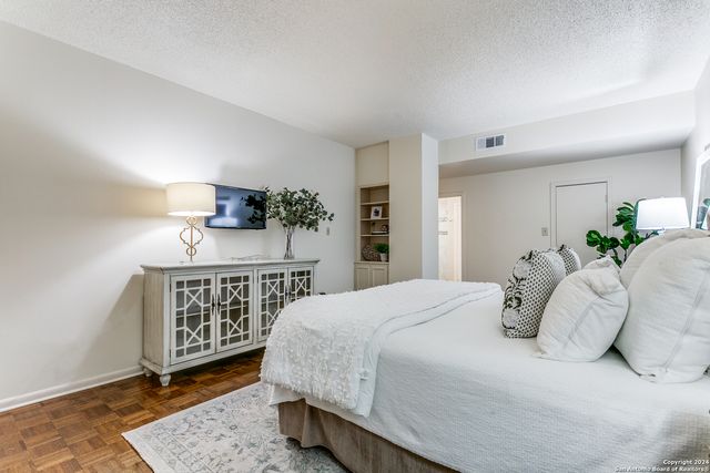 700 E Hildebrand Ave Apt 1002, San Antonio, TX 78212