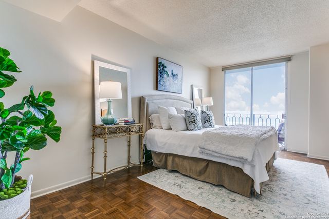 700 E Hildebrand Ave Apt 1002, San Antonio, TX 78212