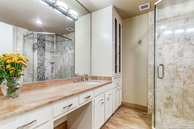 700 E Hildebrand Ave Apt 1002, San Antonio, TX 78212