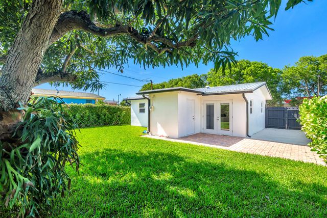 411 SUMMA Street, West Palm Beach, FL 33405