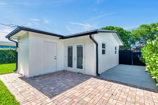 411 SUMMA Street, West Palm Beach, FL 33405