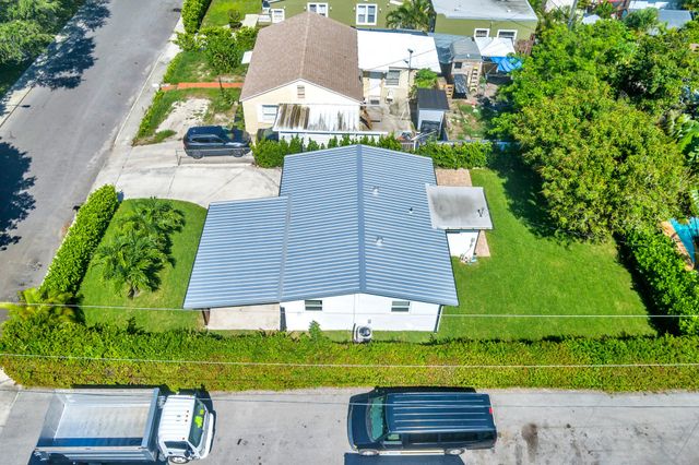 411 SUMMA Street, West Palm Beach, FL 33405