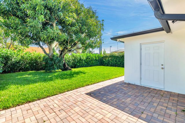 411 SUMMA Street, West Palm Beach, FL 33405