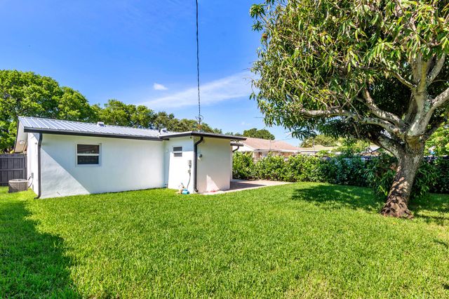 411 SUMMA Street, West Palm Beach, FL 33405