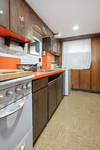 47 School St, Saugus, MA 01906