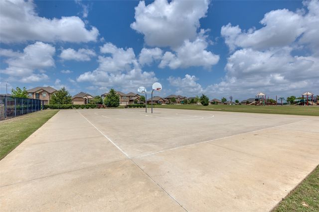 8940 Jewel Flower Drive, Fort Worth, TX 76131