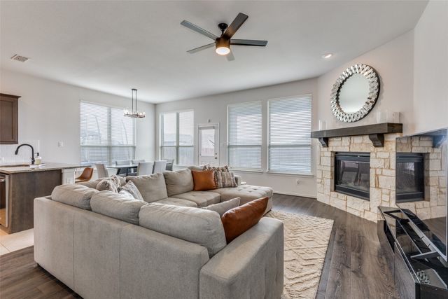 8940 Jewel Flower Drive, Fort Worth, TX 76131